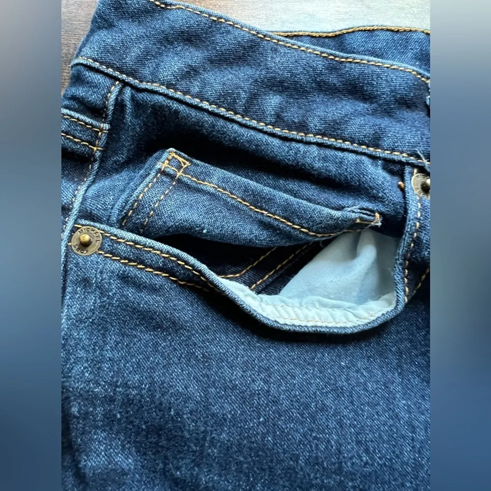 Michael Kors  | woman’s denim Capri/cropped  pants. Size: 8. - Image 4