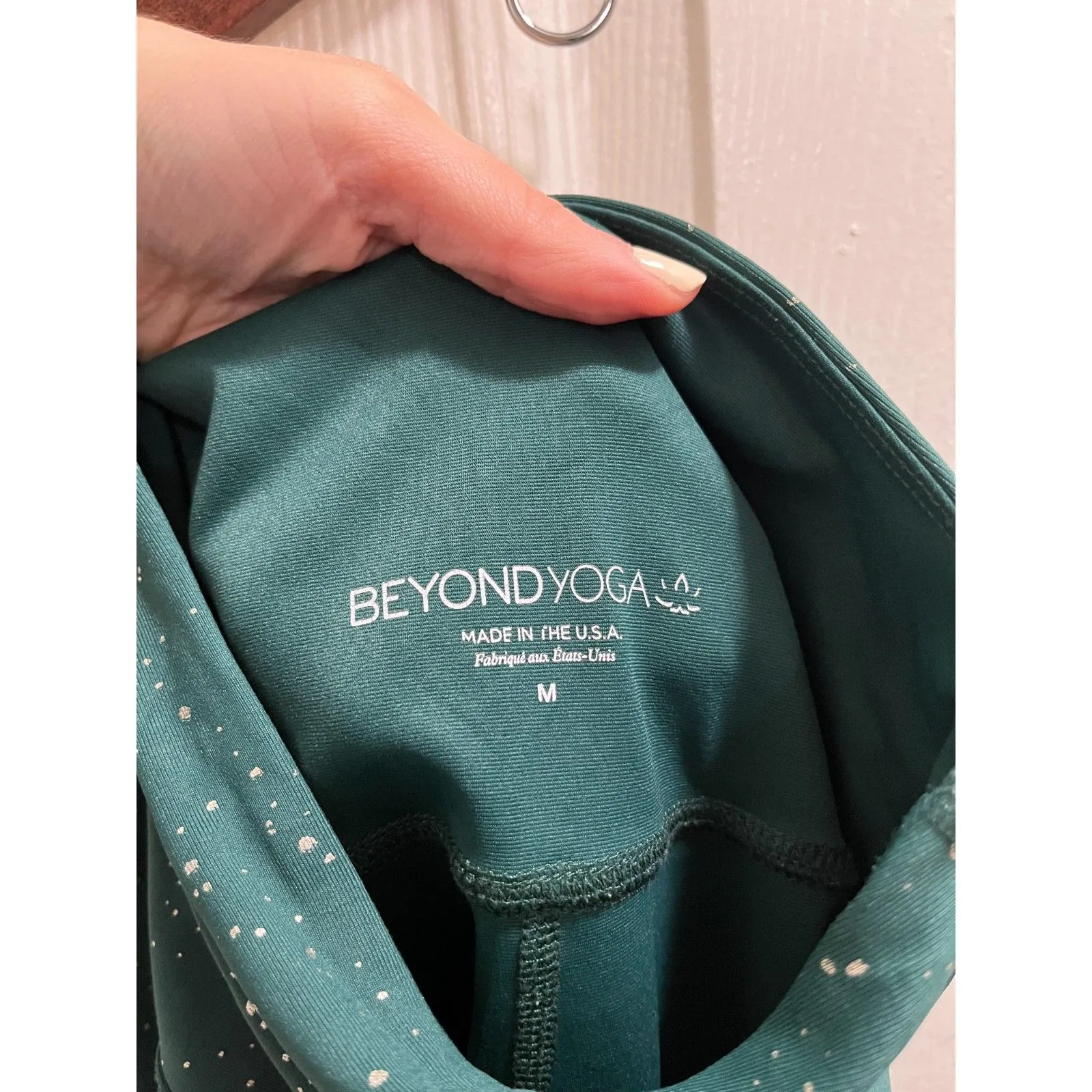 Beyond Yoga Alloy Ombre Sparkle High Waisted Leggings Size Medium Green - Image 4