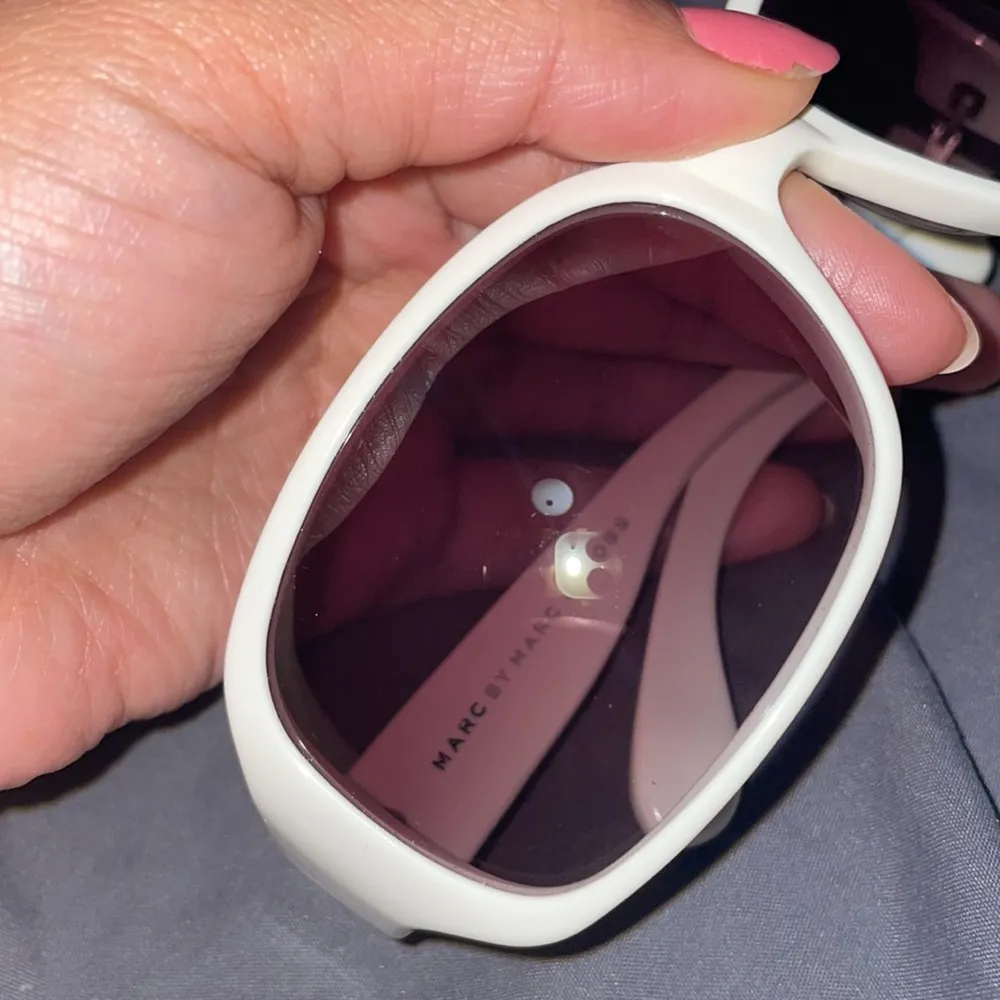 MJ sunglasses with earrings - Image 11