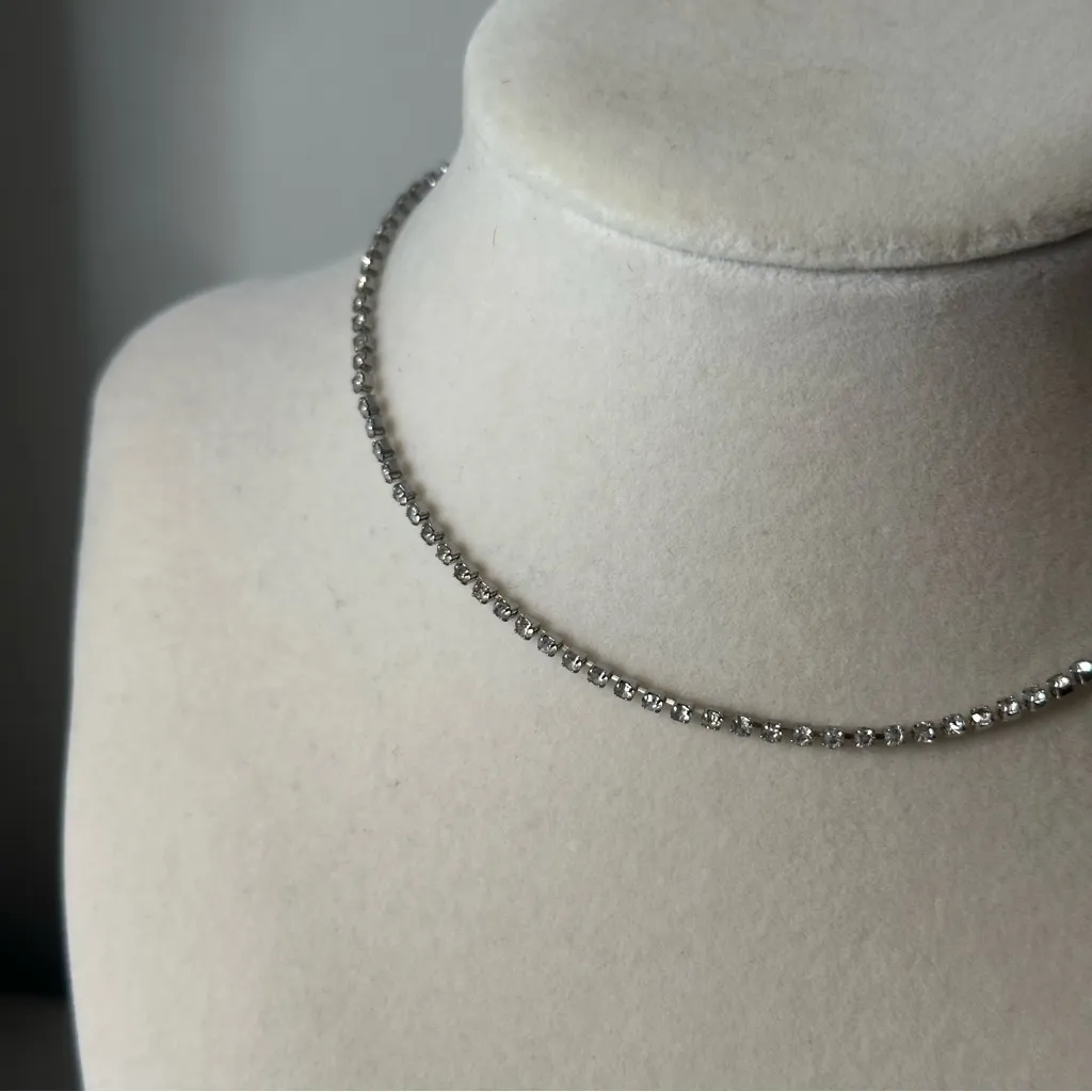 Elegant Silver Necklace - Image 2