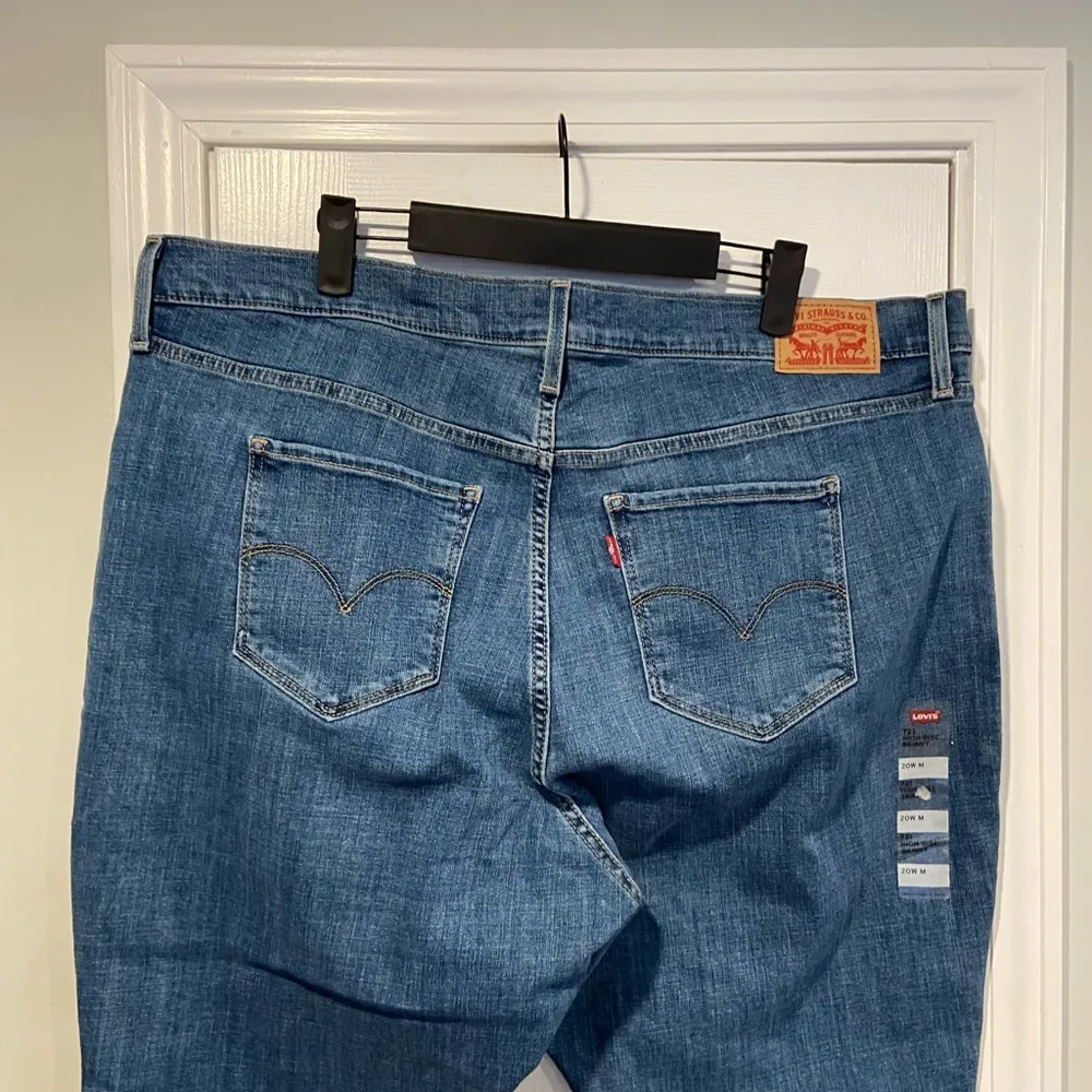NWT Levi’s Size 20W High Rise Skinny 721 Medium Wash Stretch Classic 5 Pocket - Image 6