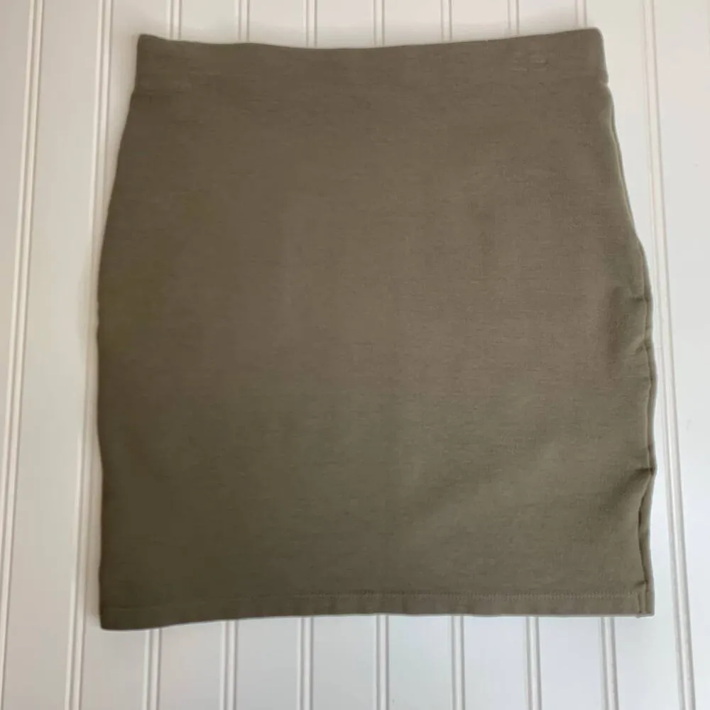 Aritzia Talula Taupe Primrose Envelope Mini Skirt Sz Small - Image 3