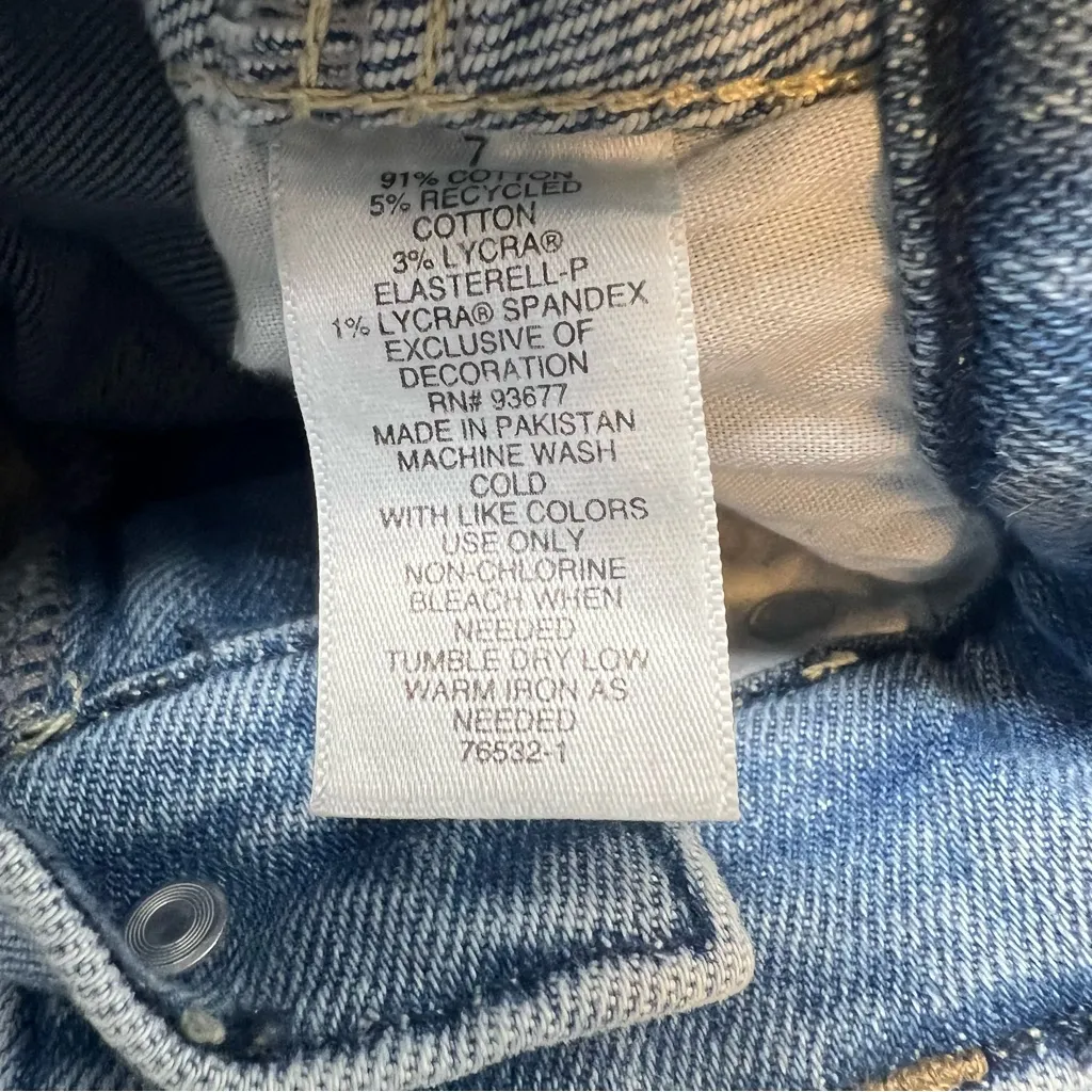 Arizona jean co highest rise curvy mom jeans embroidered cherries juniors 7 NWT - Image 9