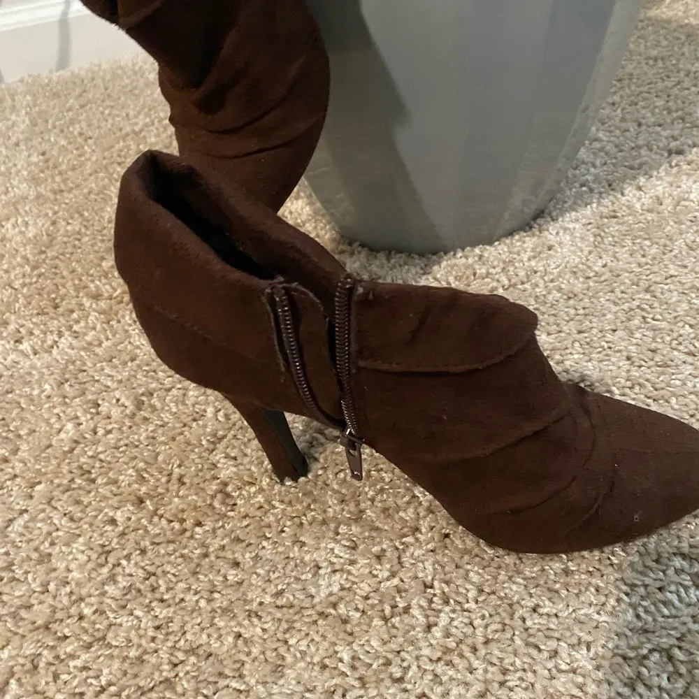 Charlotte Russe Brown Suede Heels Size 6.5 - Image 5