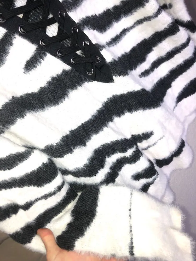 EXPRESS Zebra Sweater - Image 5
