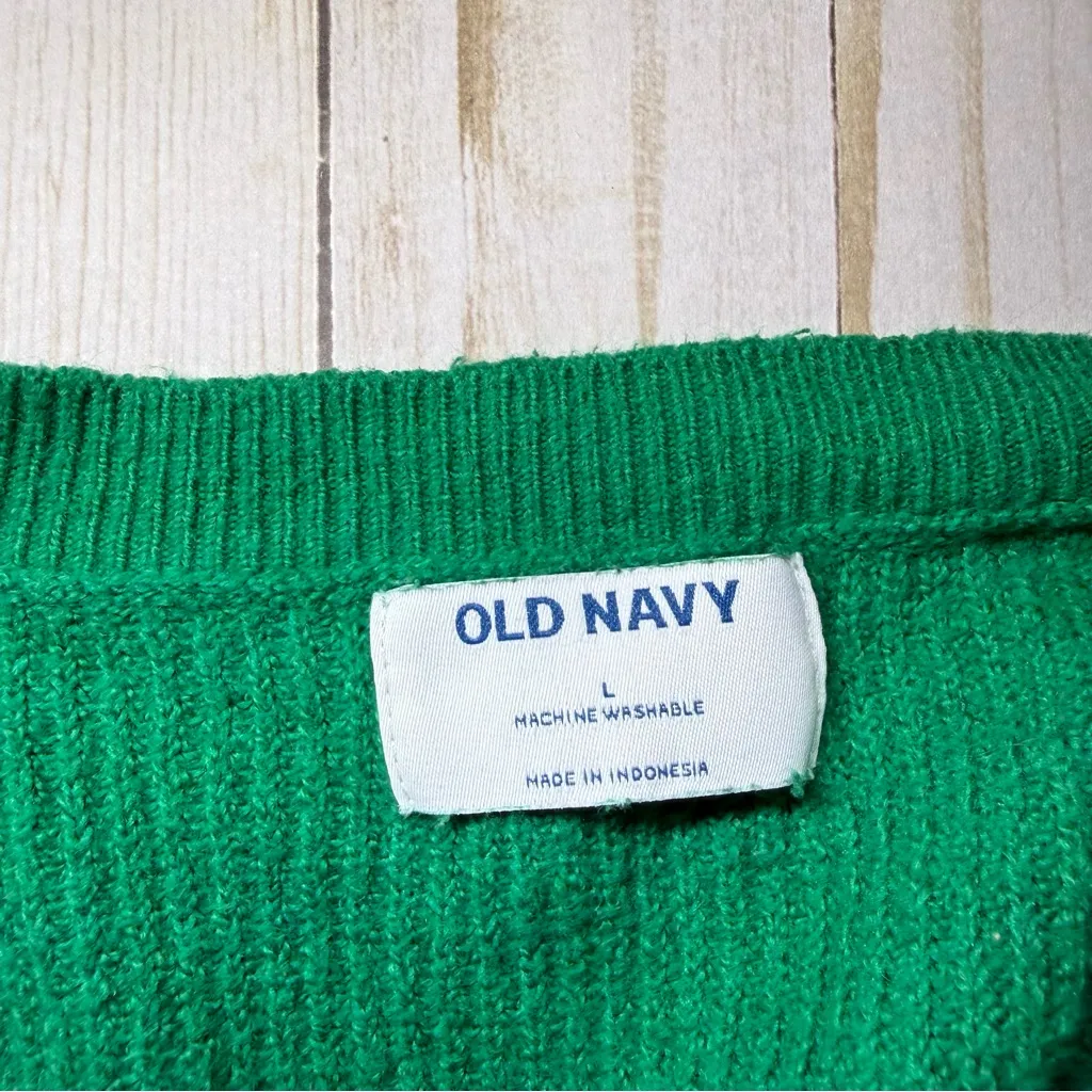 Old Navy Women's Emerald V-Neck Sweater - Image 3