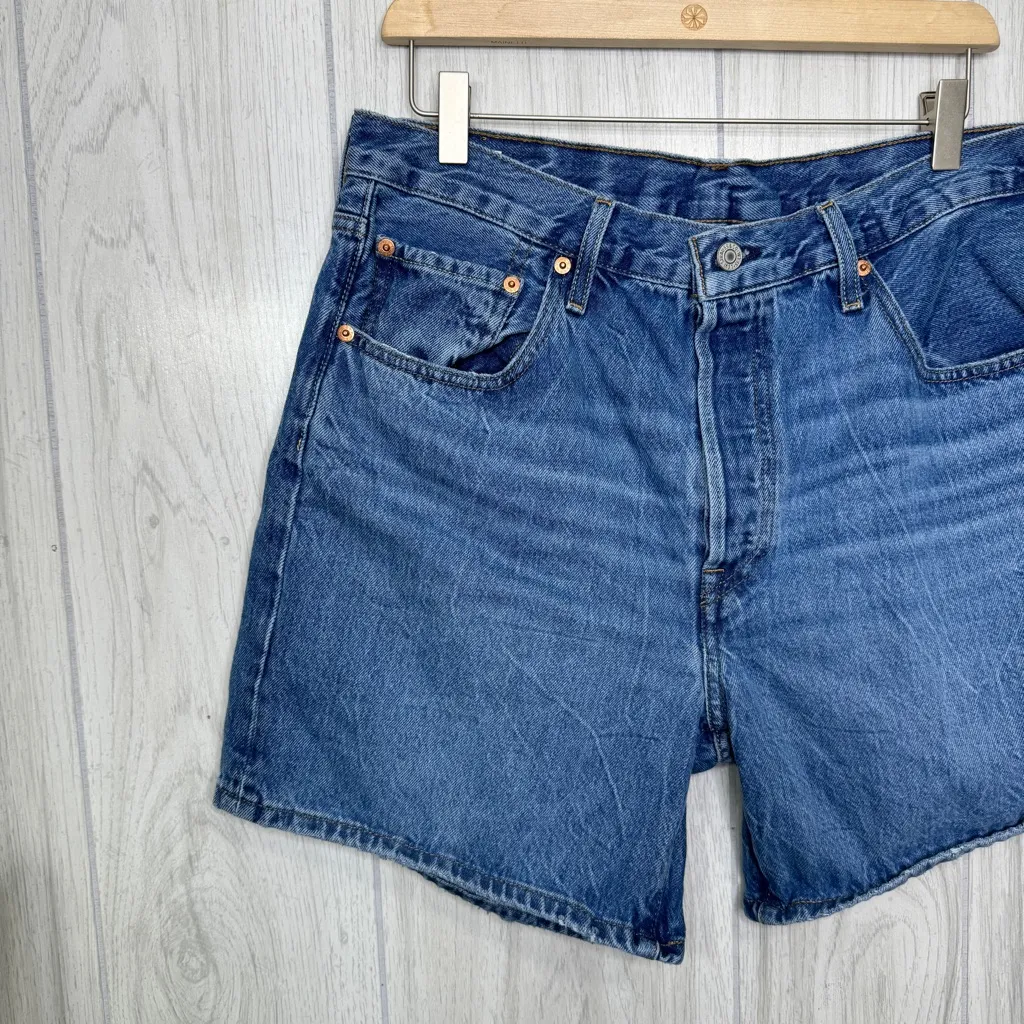 Levi’s Plus Size 501 Mid Thigh Shorts Pleased To Meet You size 32 858330056 - Image 4