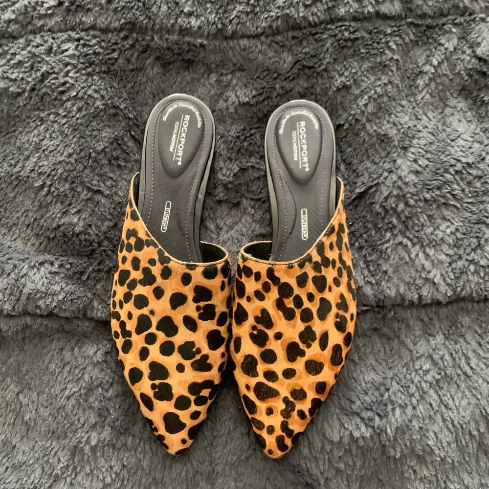 Rockport Total Motion Zuly Asymmetrical Mules Size 7 - Image 5