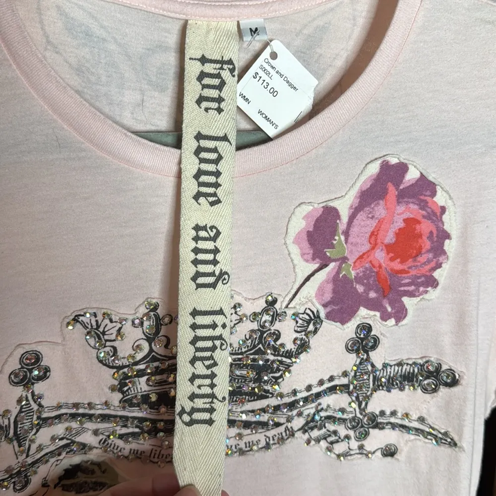 NWT Johnny Was For Love and Liberty Crown and Dagger Tee Light Pink Size Medium - Image 5