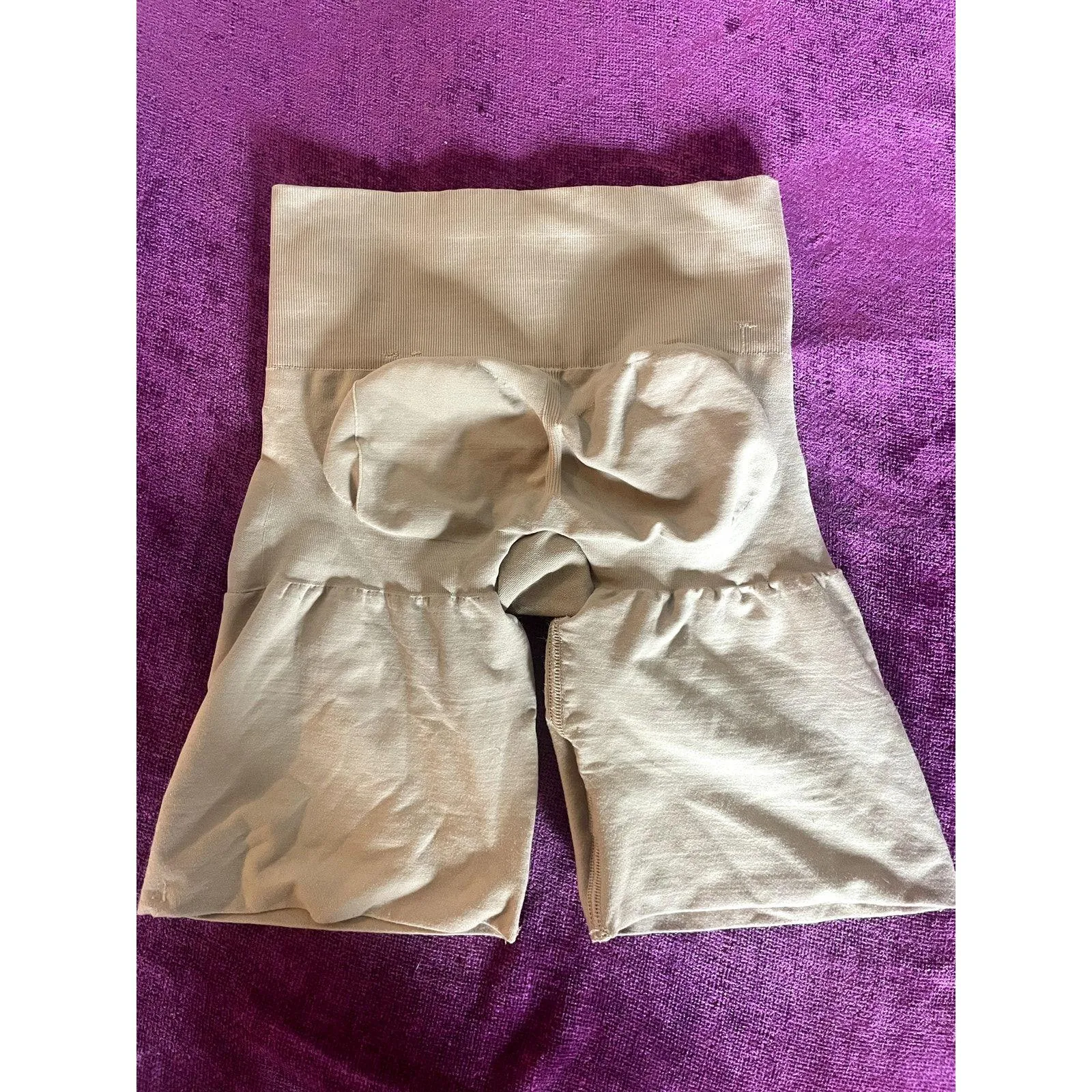 Assets by SPANX Red Hot Label Shaping Shorts Remarkable Result High Waist Size L - Image 4