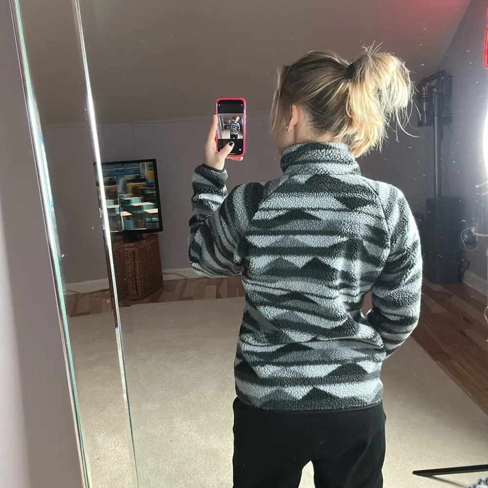 Columbia: Gray Toned Sherpa Aztec Geometric Jacket - Image 2