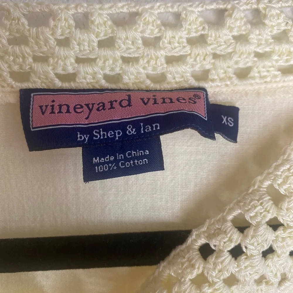 Vineyard vines long sleeve yellow/cream top size xs - Image 2
