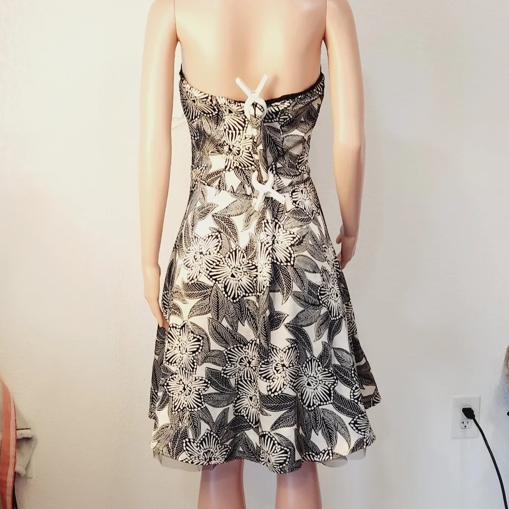 Enfocus blk & wht florals satin sleeveless fit & flare ruched chest size: 14 - Image 9