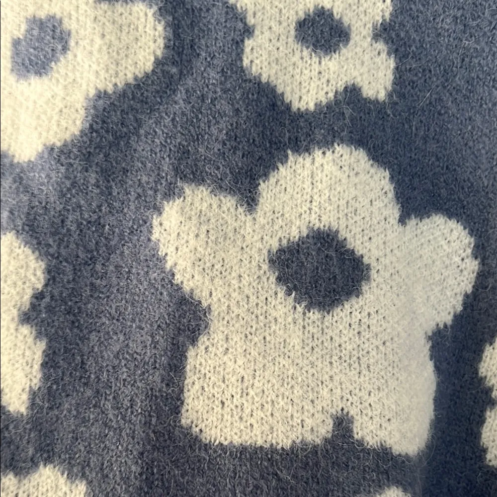 Cider Blue and White Floral Knit Sweater - Image 4