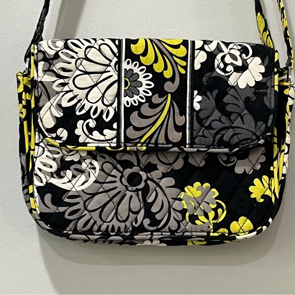 VERA BRADLEY Baroque Retired Cross body purse yellow black white Flap Adjustable - Image 3