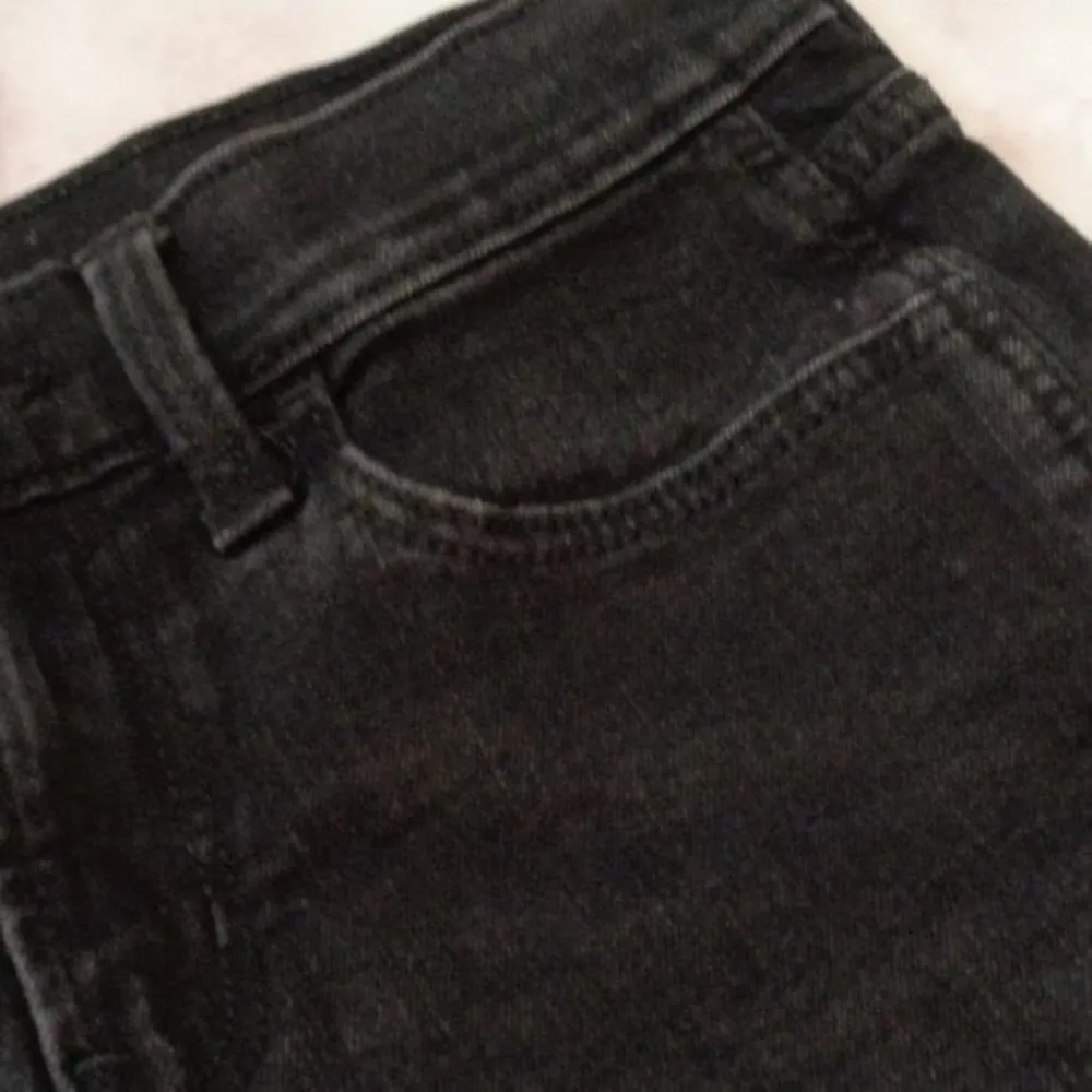 Old Navy women's size 0 black denim shorts - Image 5