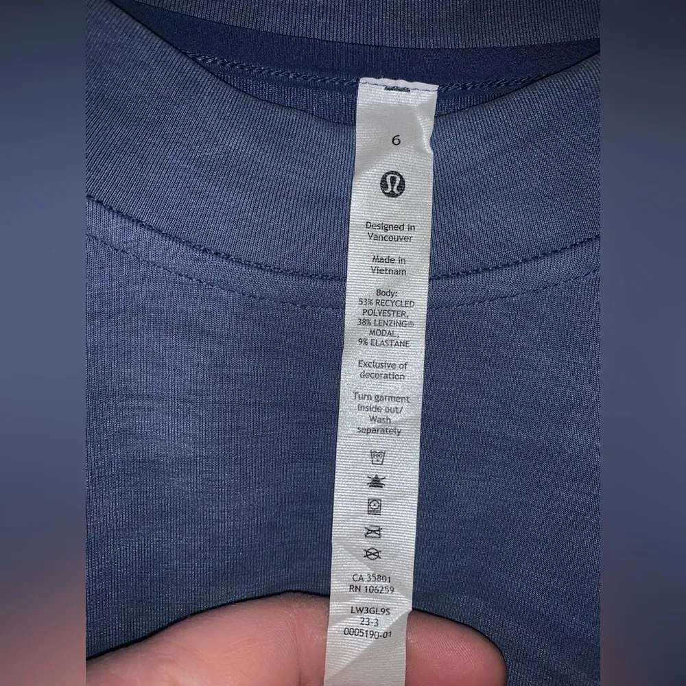 NWOTs Softstreme Perfectly Oversized Cropped Crew size 6 - Image 3