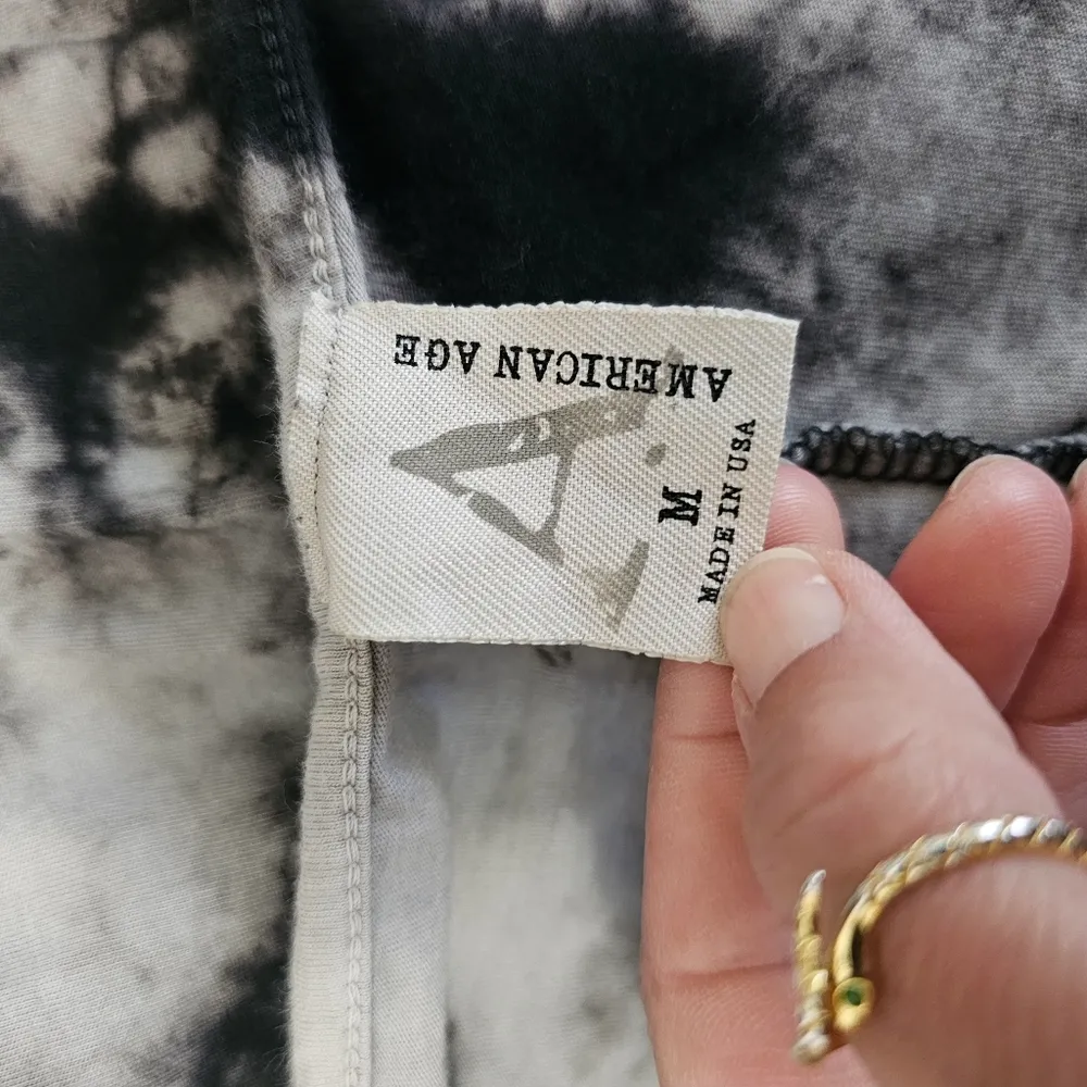 American Age Black & Gray Tie Dye Knit Top with Crochet Details Size Medium - Image 5