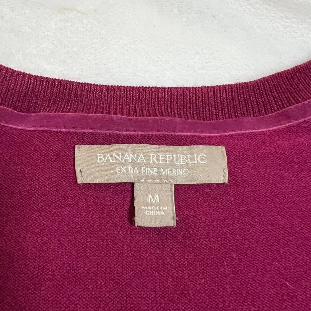 Banana Republic V-Neck Extra Fine Merino Blend Sweater Size Medium Office Career - Image 4