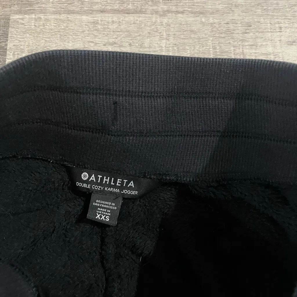 ATHLETA Double Cozy Karma jogger in black - Image 5