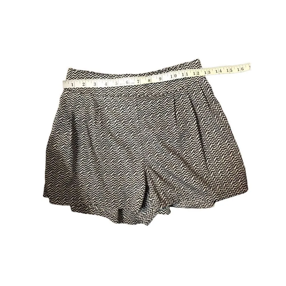 American Eagle Outfitters Chevron High Rise Shorts. White with black and gray ch - Image 6