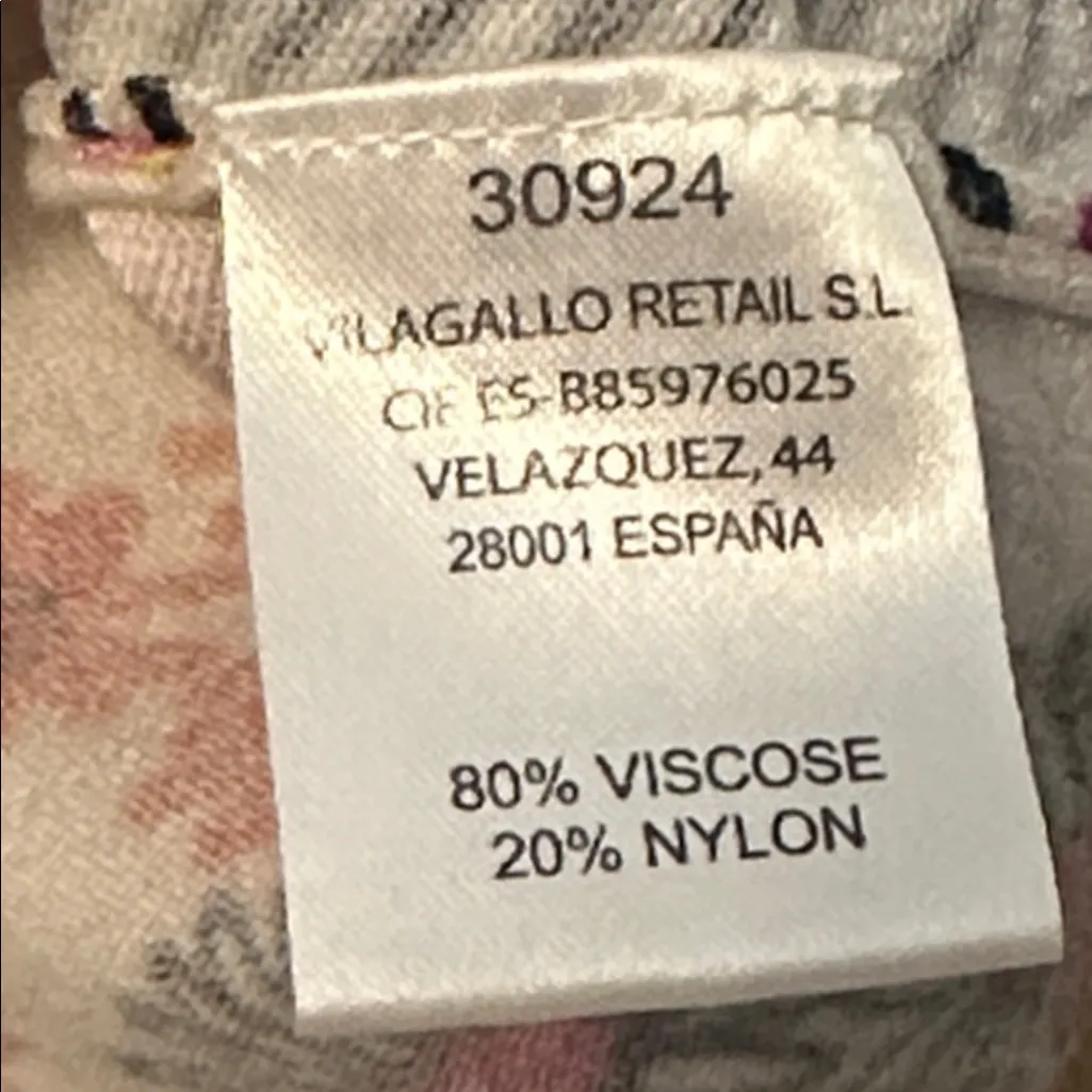 VILAGALLO Flower Print V Neck weater in pink multi Size Medium - Image 5