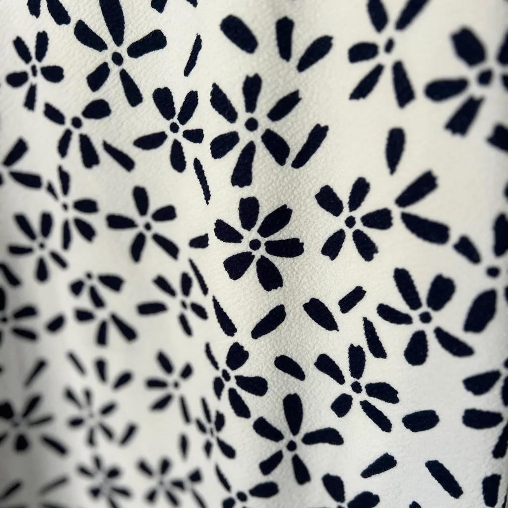 Le Lis Black and White Floral Pencil Skirt - Image 6