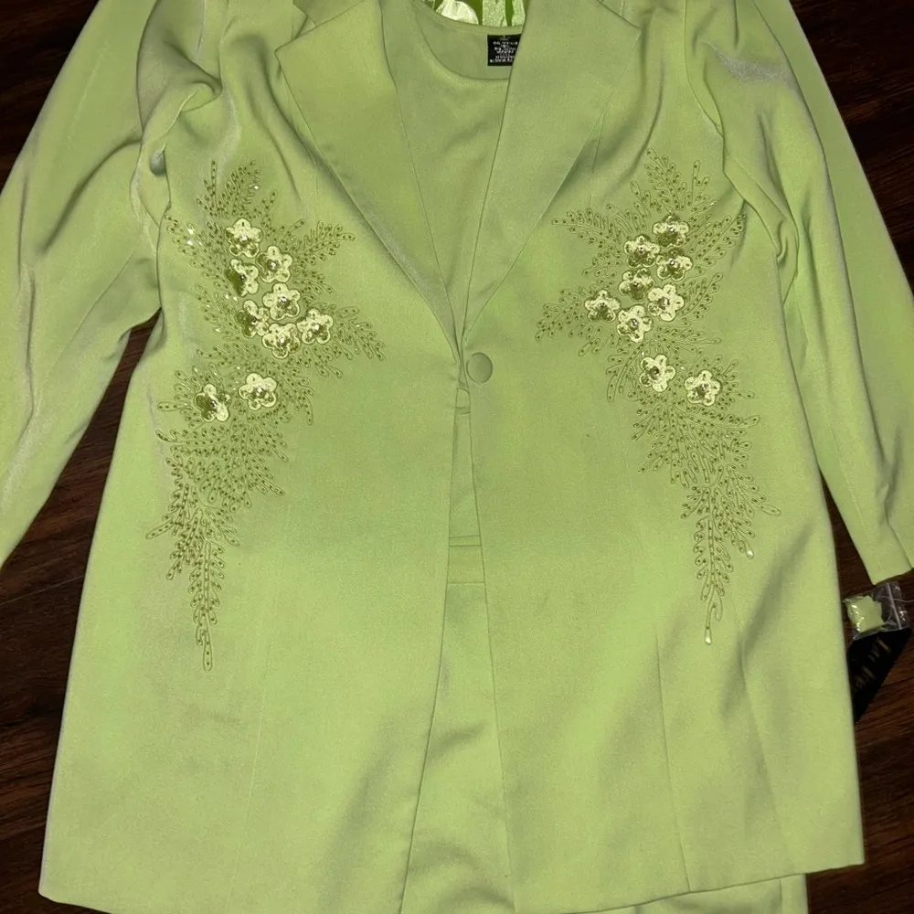 NWT La Femme Paris Women’s Green 3Pc Skirt Suit Set size 16 - Image 2