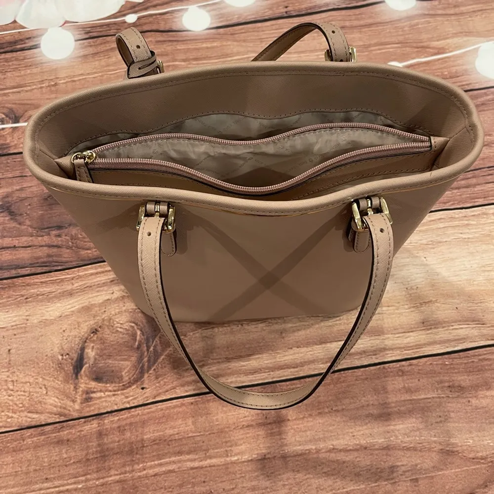 Michael Kors Medium Fawn Leather Tote - Image 4