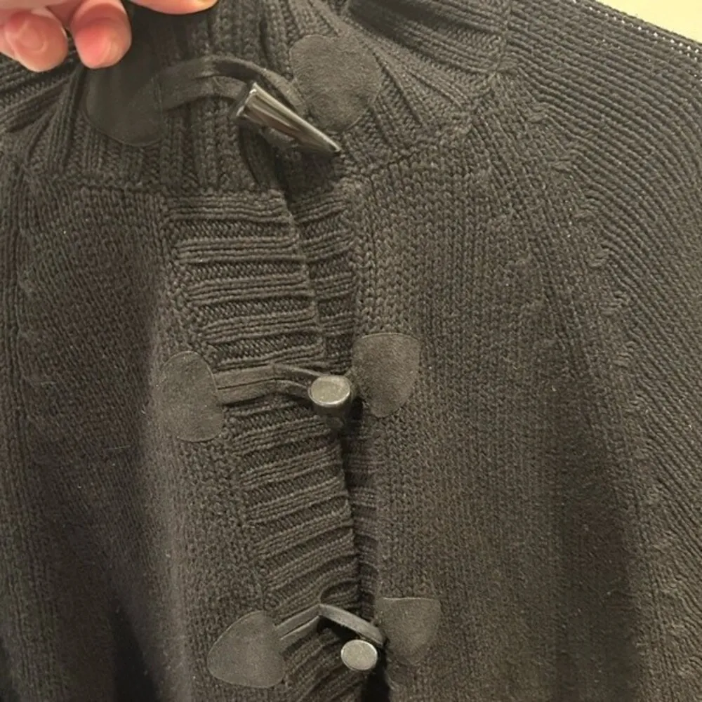 Old Navy Black Cape Poncho‎ Sweater size Medium - Image 3