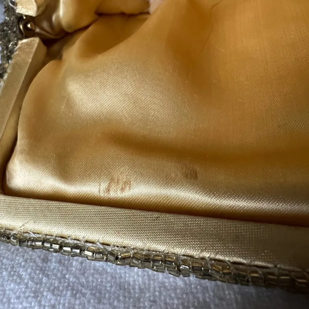Vintage beaded Clutch gold kiss lock - Image 9