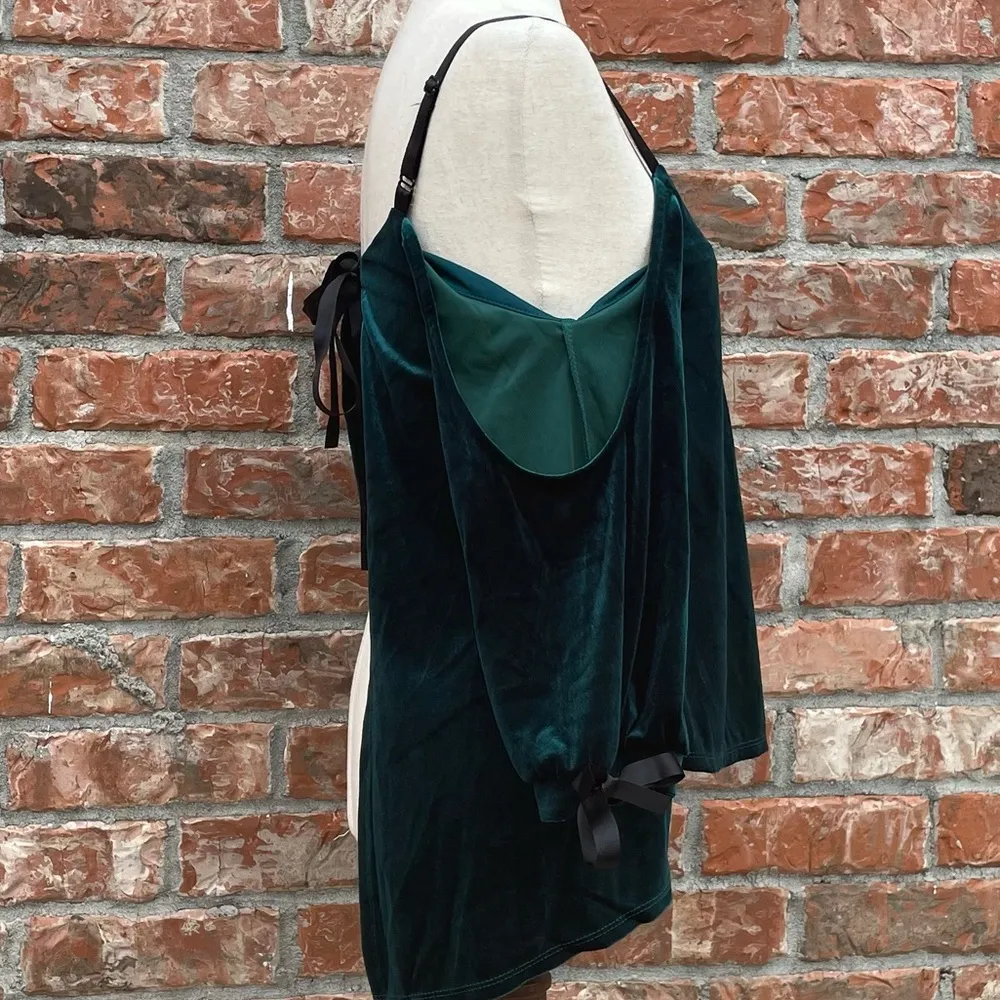 NWT Romeo & Juliet Couture dark green cold shoulder top / S/M - Image 8