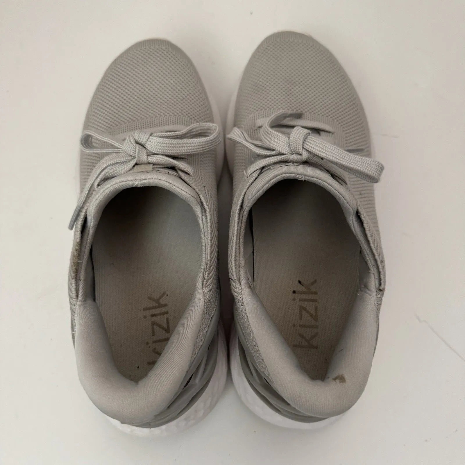Kizik Athens Tie Shoes Sneakers Men 7.5 Women 9 Wide Gray Hands - Image 4