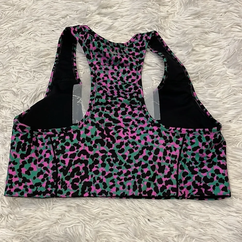 FABLETICS BRA ON THE GO MEDIUM IMPACT SPORTS BRA GRASS GREEN SAFARI SPOTS/BLACK - Image 12