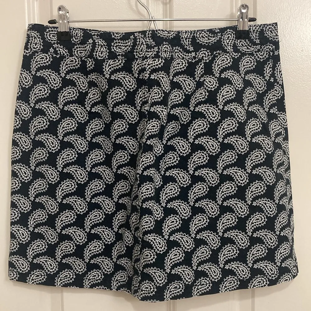 Dockers Navy and White Paisley Skort - Image 4