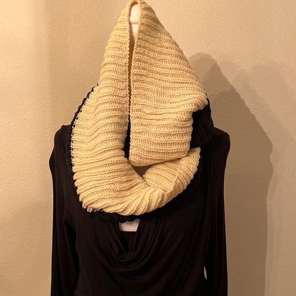 NWOT black and cream knit infinity scarf dress up any outfit while keeping warm - Image 3