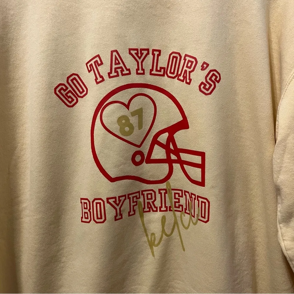 Go Taylor’s Boyfriend Travis Kelce Football Crewneck Sweatshirt - Image 4