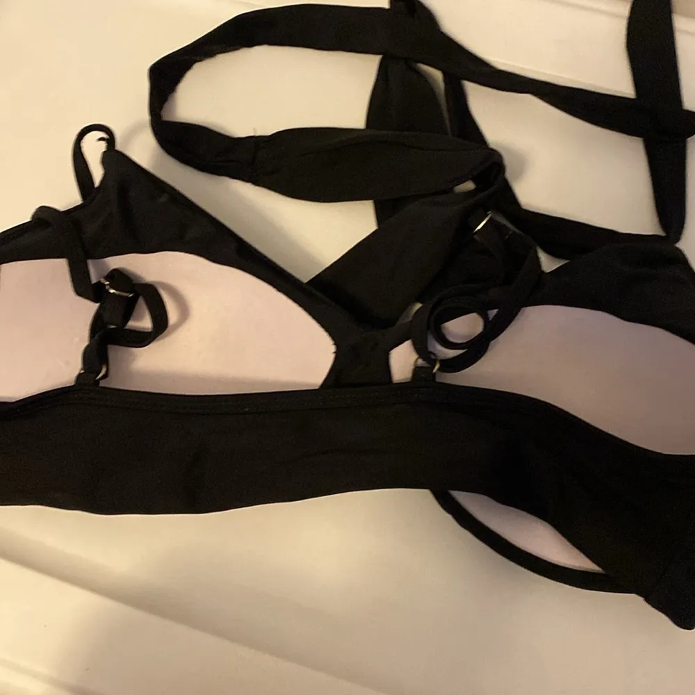 Women’s wrap around black bikini top medium Size L - Image 3