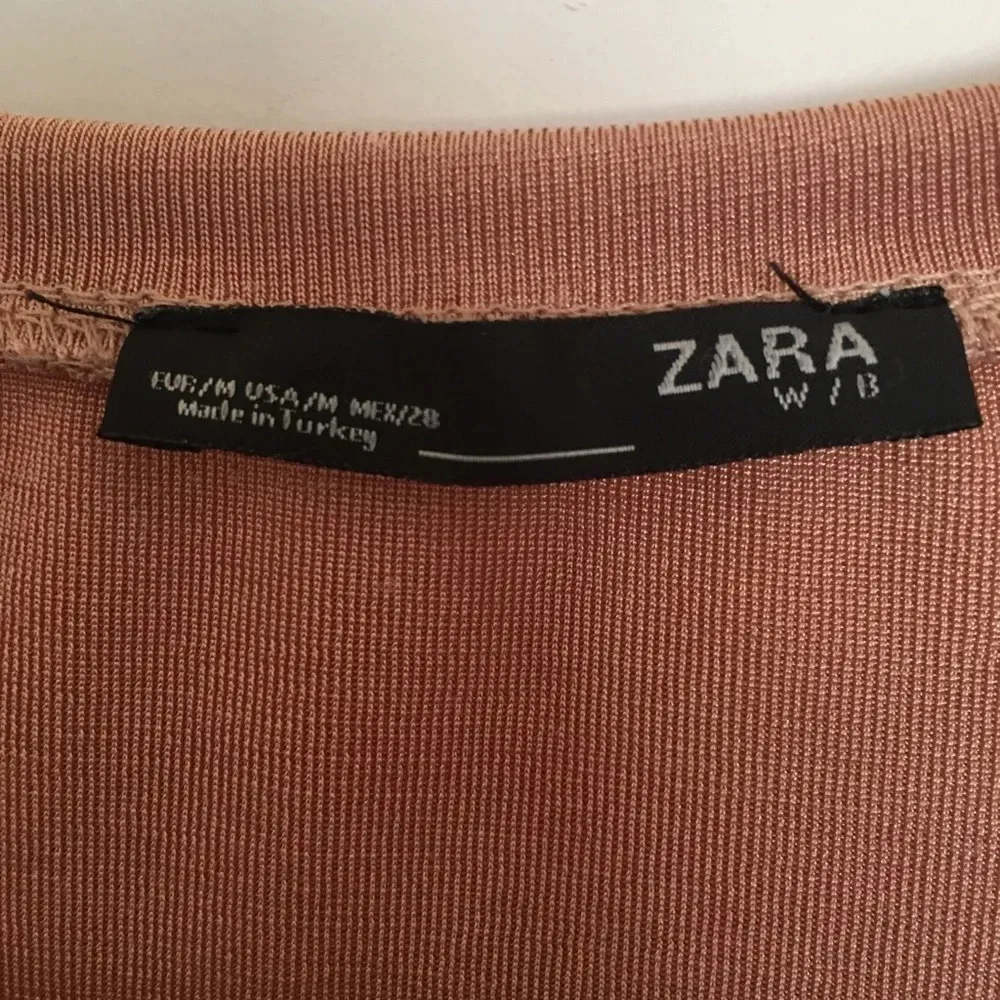 scoop neck elastane/polyester blend chocolate brown shirt, woman’s size M - Image 2