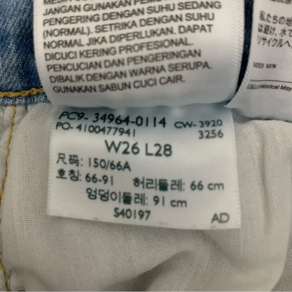 EUC Levi’s Wedgie Straight Button Fly Distressed Raw Hem Jeans Size 26 - Image 11