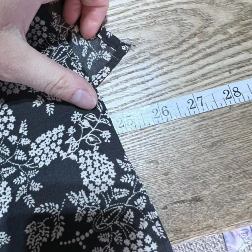 LC Lauren Conrad Women's Floral Print Flutter Sleeve Top Blouse Black Size Small - Image 5