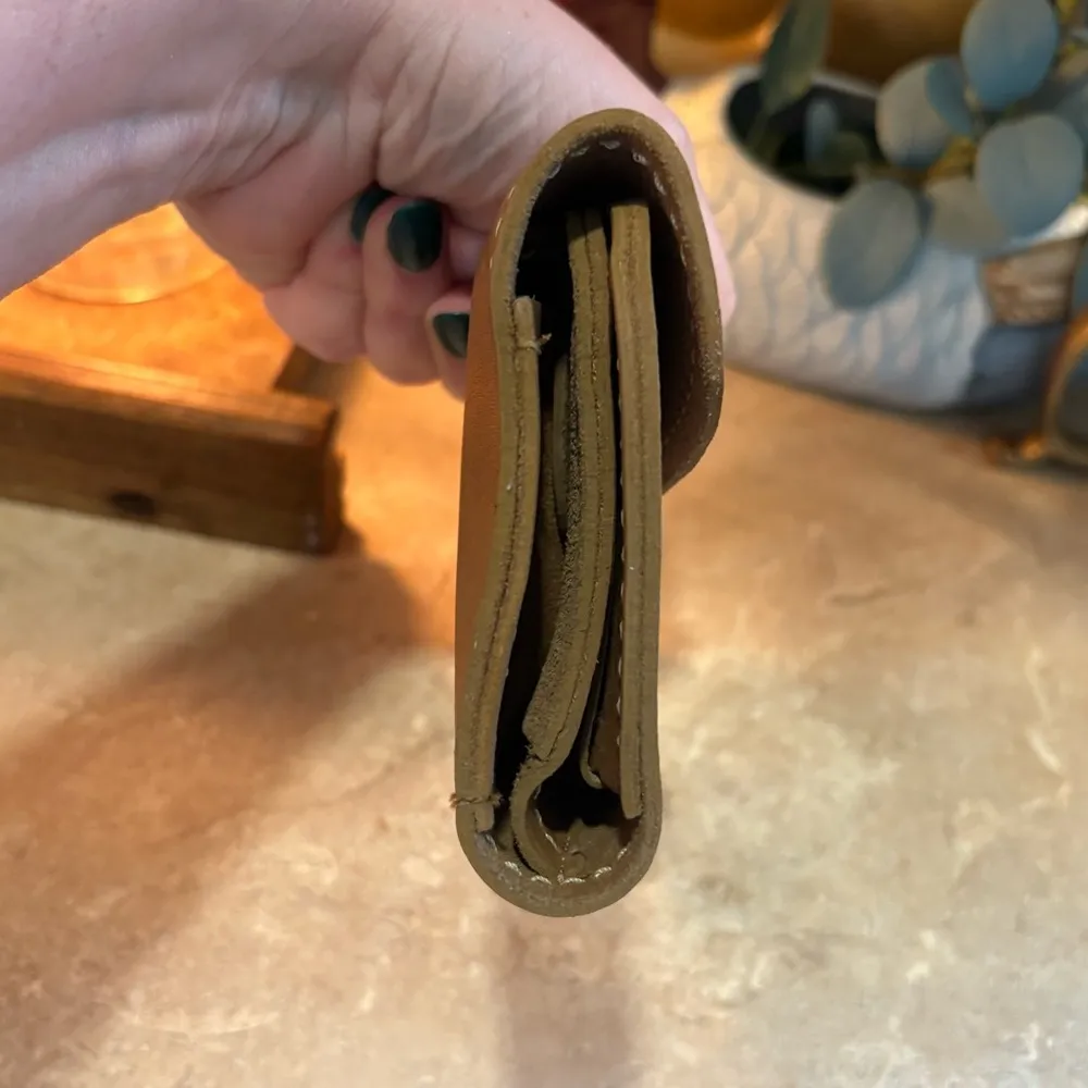 Justin Tan and White Leather Wallet with Flap Closure. Genuine cowhide. - Image 4