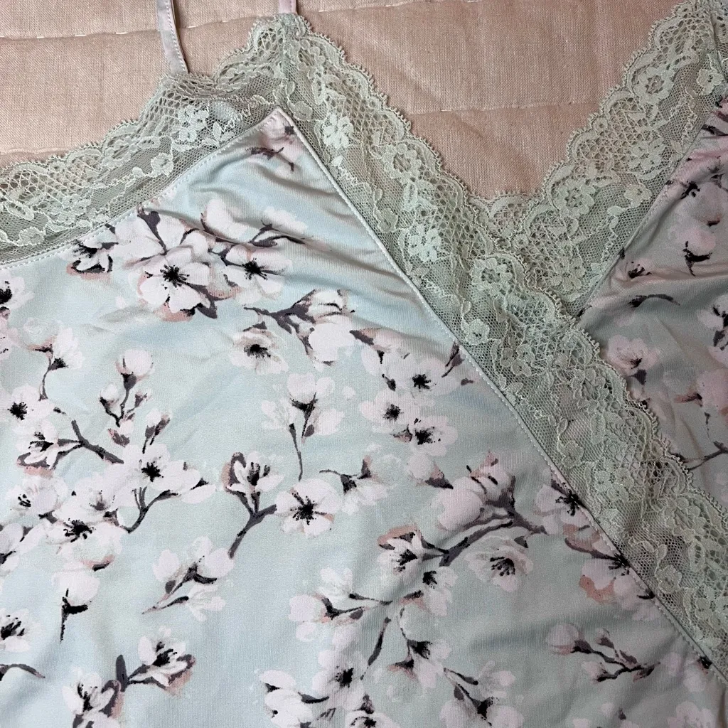Vince Camuto Light Blue Floral Lace Trimmed Pajama Set Size Large - Image 6
