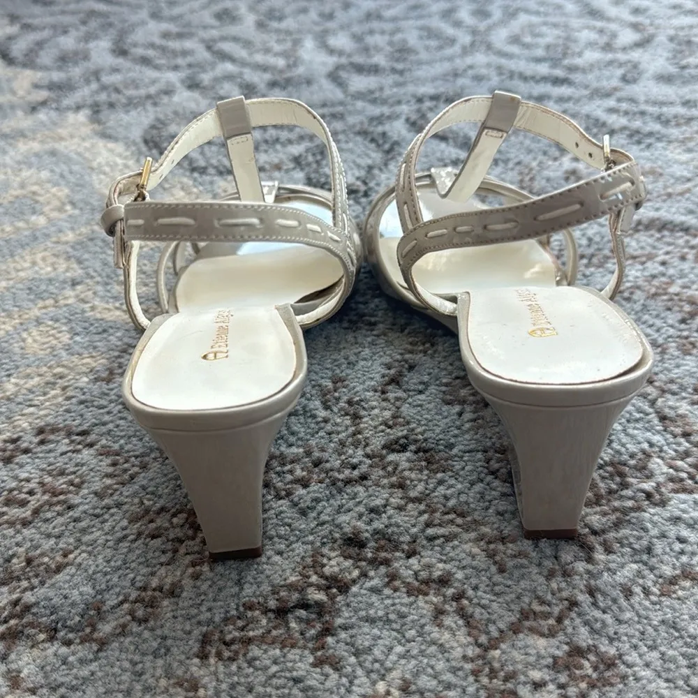 ETIENNE AIGNER Vintage Mirage T-Strap Patent Wedge Sandals Stone 9.5 - Image 5