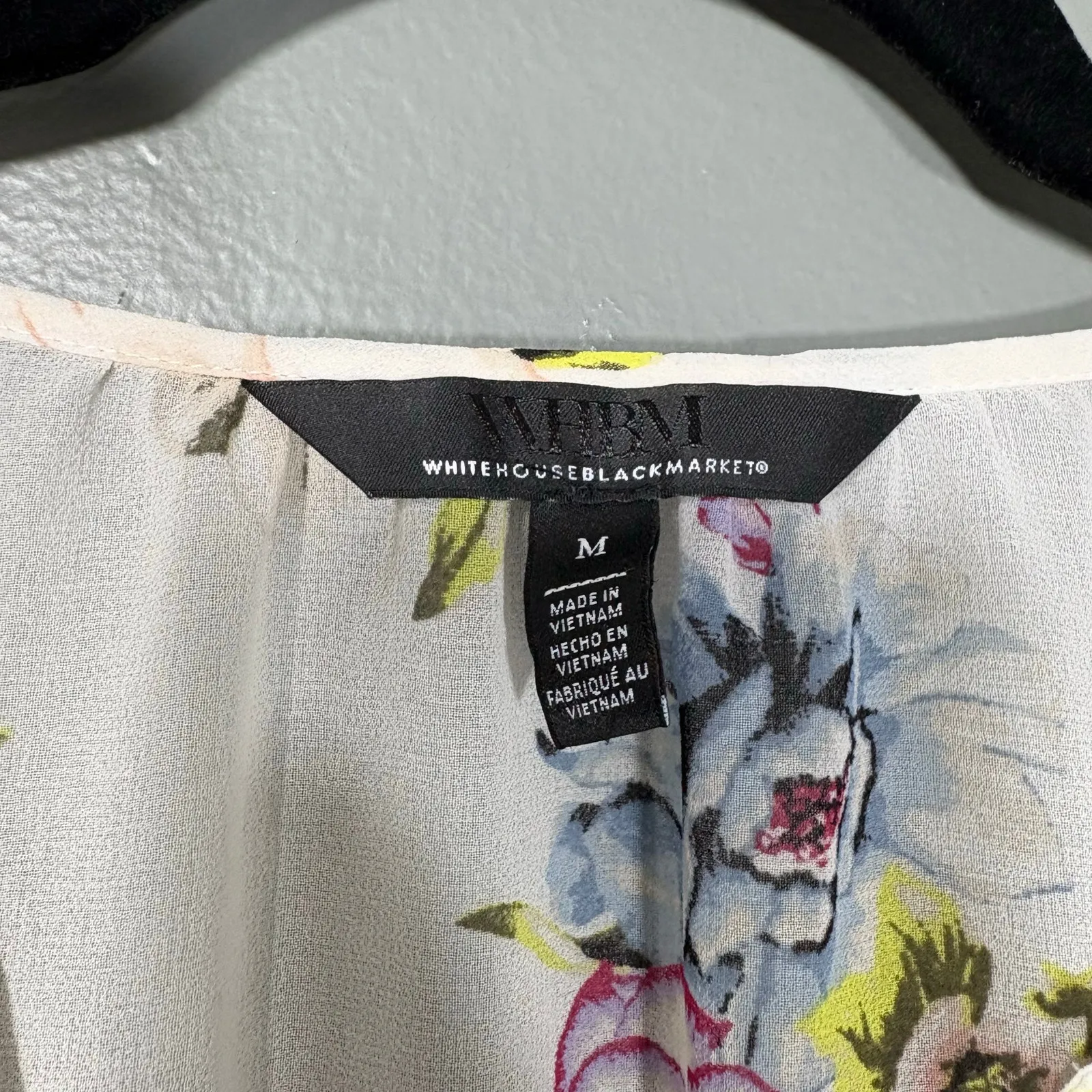 White House Black Market Women's Fairycore Ruffle Sleeve Top - Size Medium WHBM - Image 4