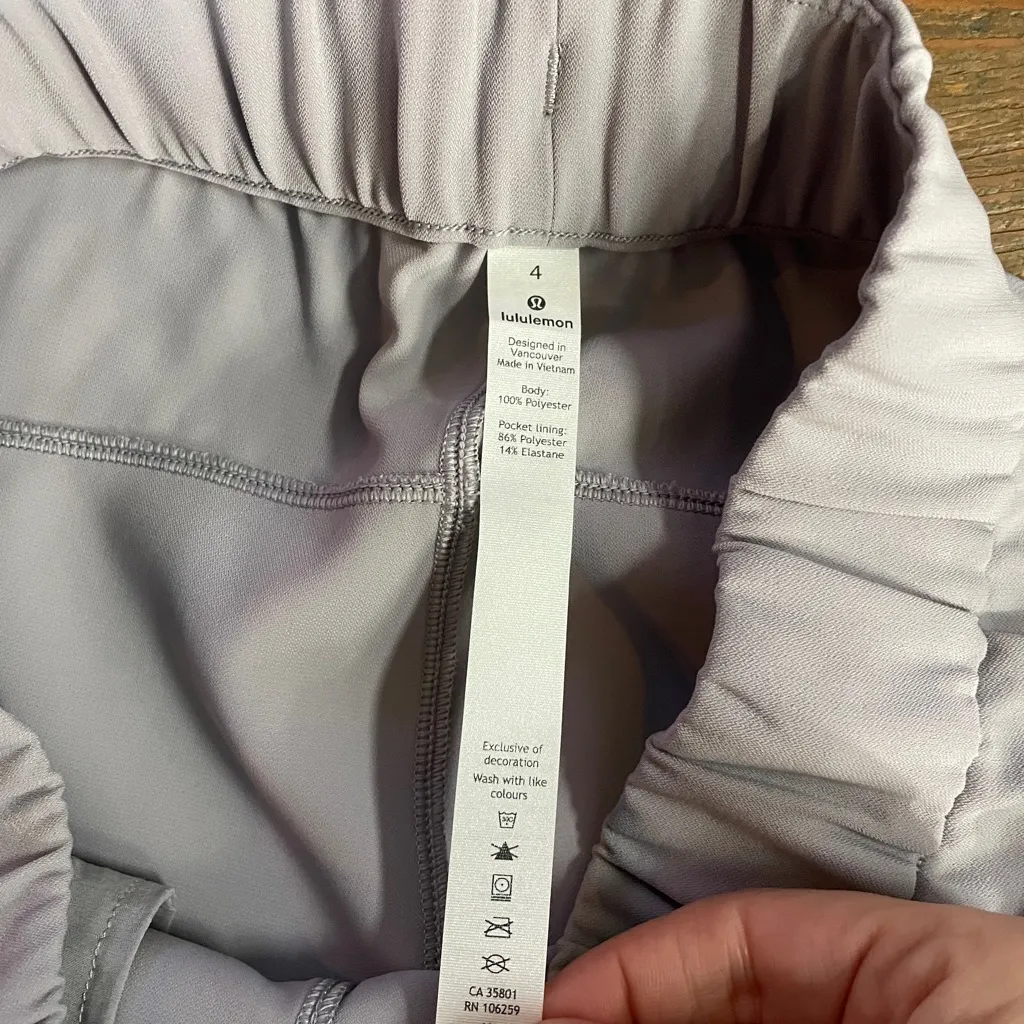 Lululemon Keep Moving 7/8 Pant Light Grey Travel Relaxed - Sz 4 🧡🎀 - Image 14