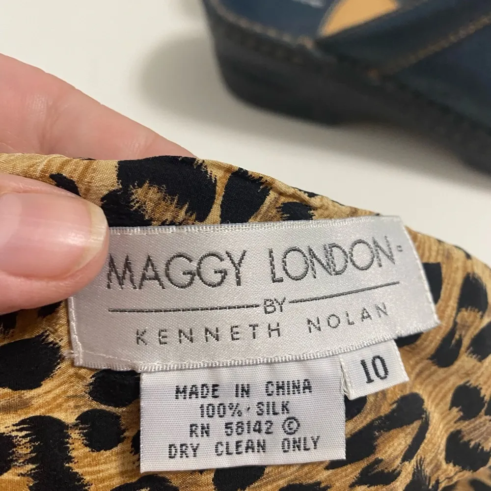 Maggie London by Kenneth Dolan leopard Wrap Dress - Image 4