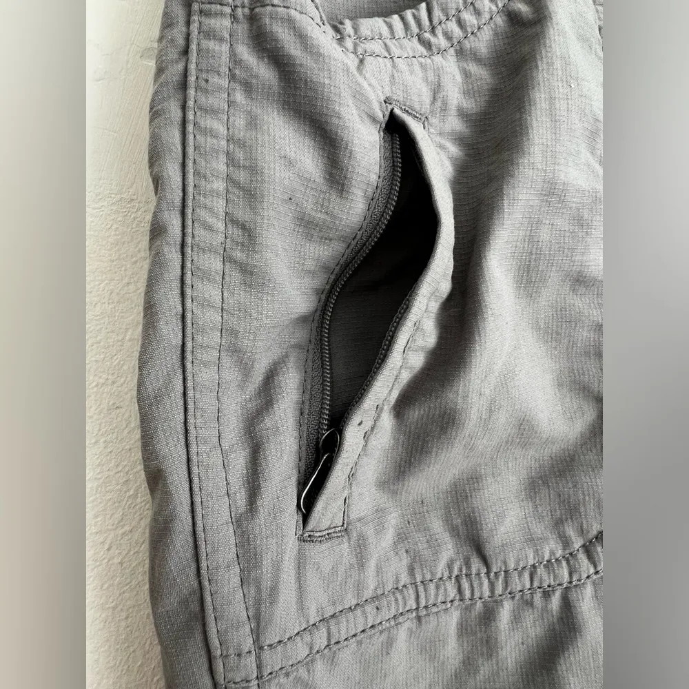 The North Face Women Gray Cargo Convertible Hiking Pants Capri 2 - Image 9