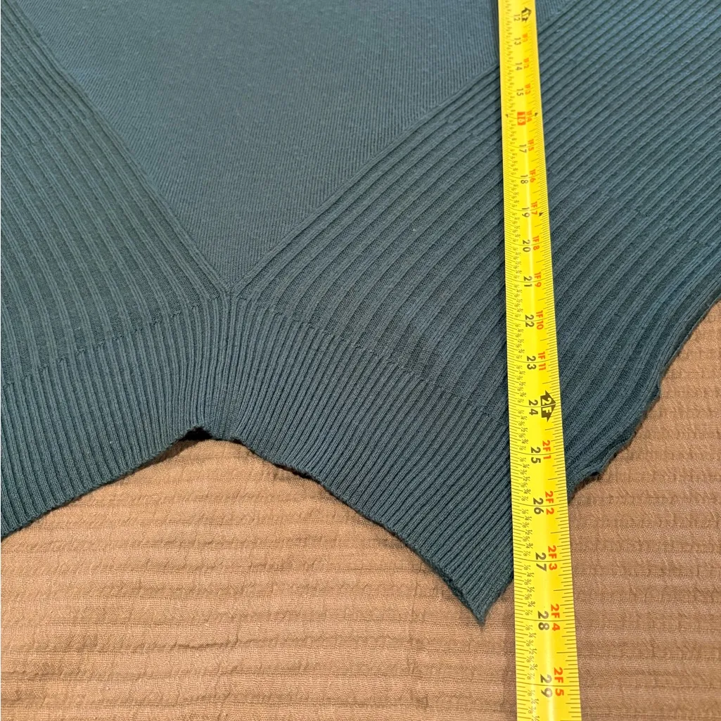 Metaphor brand sweater with an asymmetrical pointed hemline size M women’s - Image 9