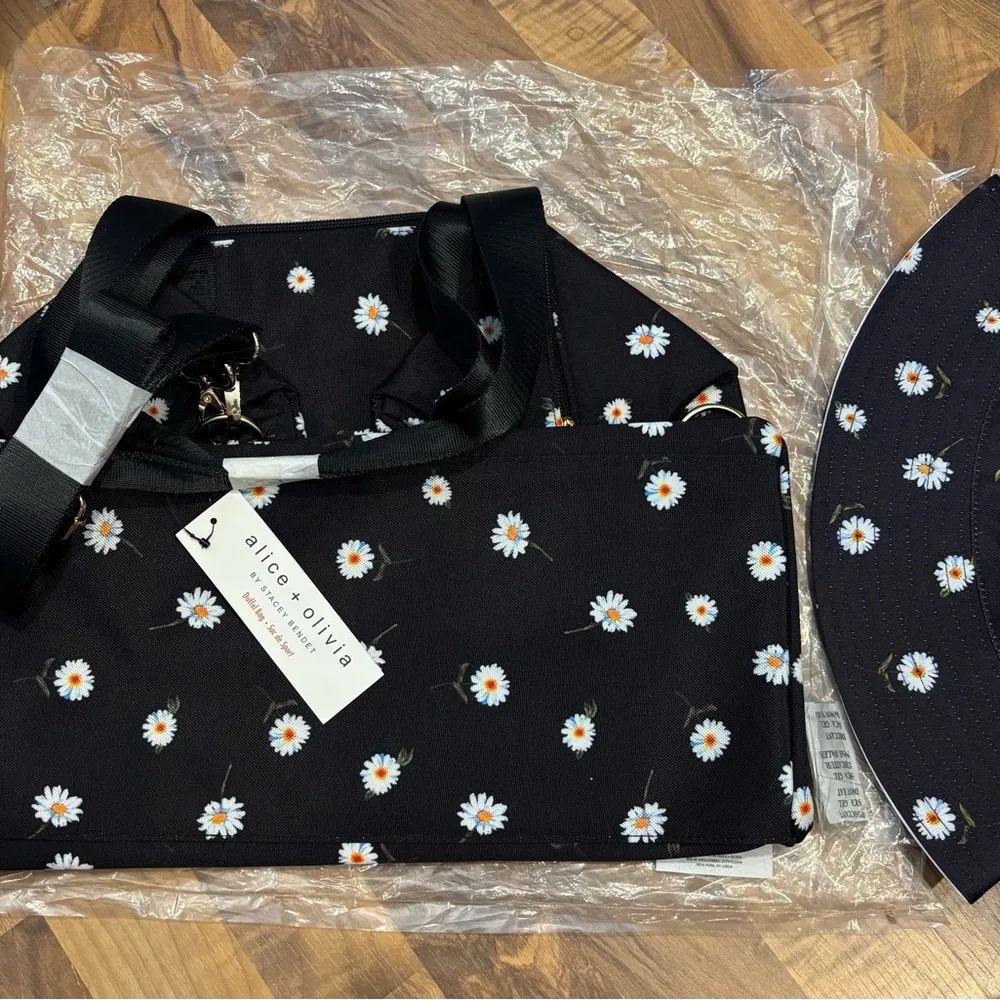 Alice + Olivia Daisy Black Duffel Bag and Daisy Reversible bucket hat set, new - Image 2